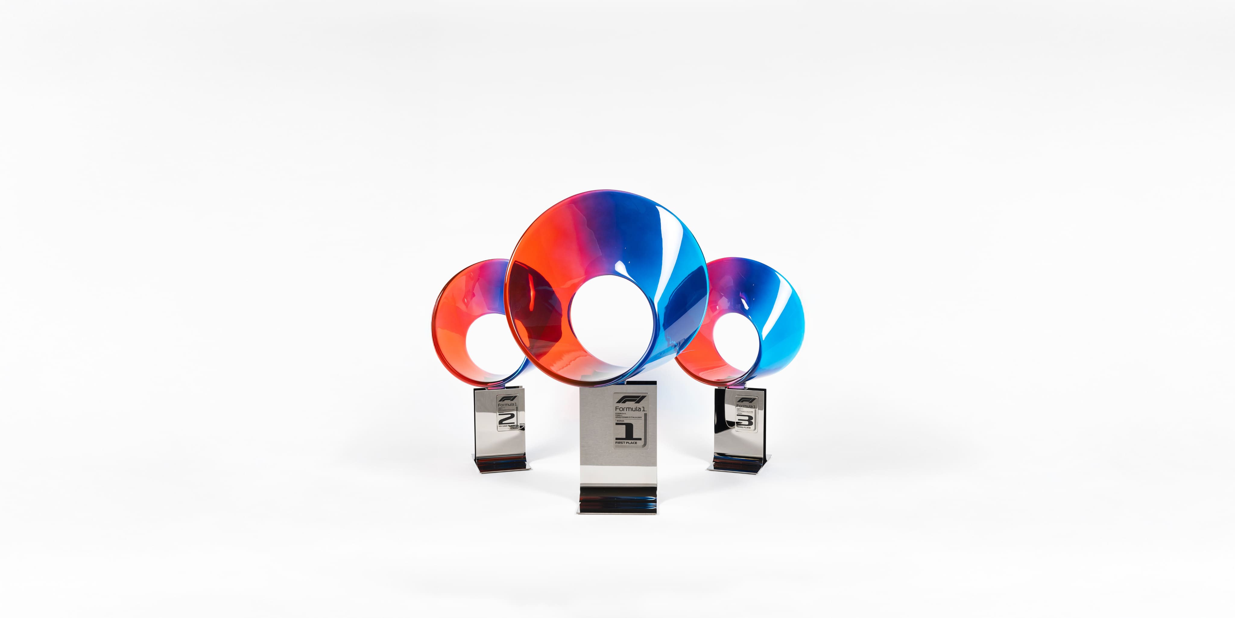 Connection between art and F1: artists design the trophies